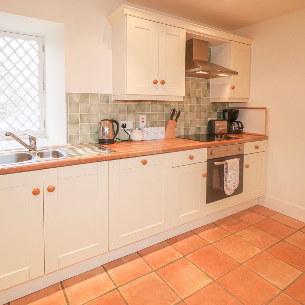 Well appointed kitchen, Robertson's Cottage