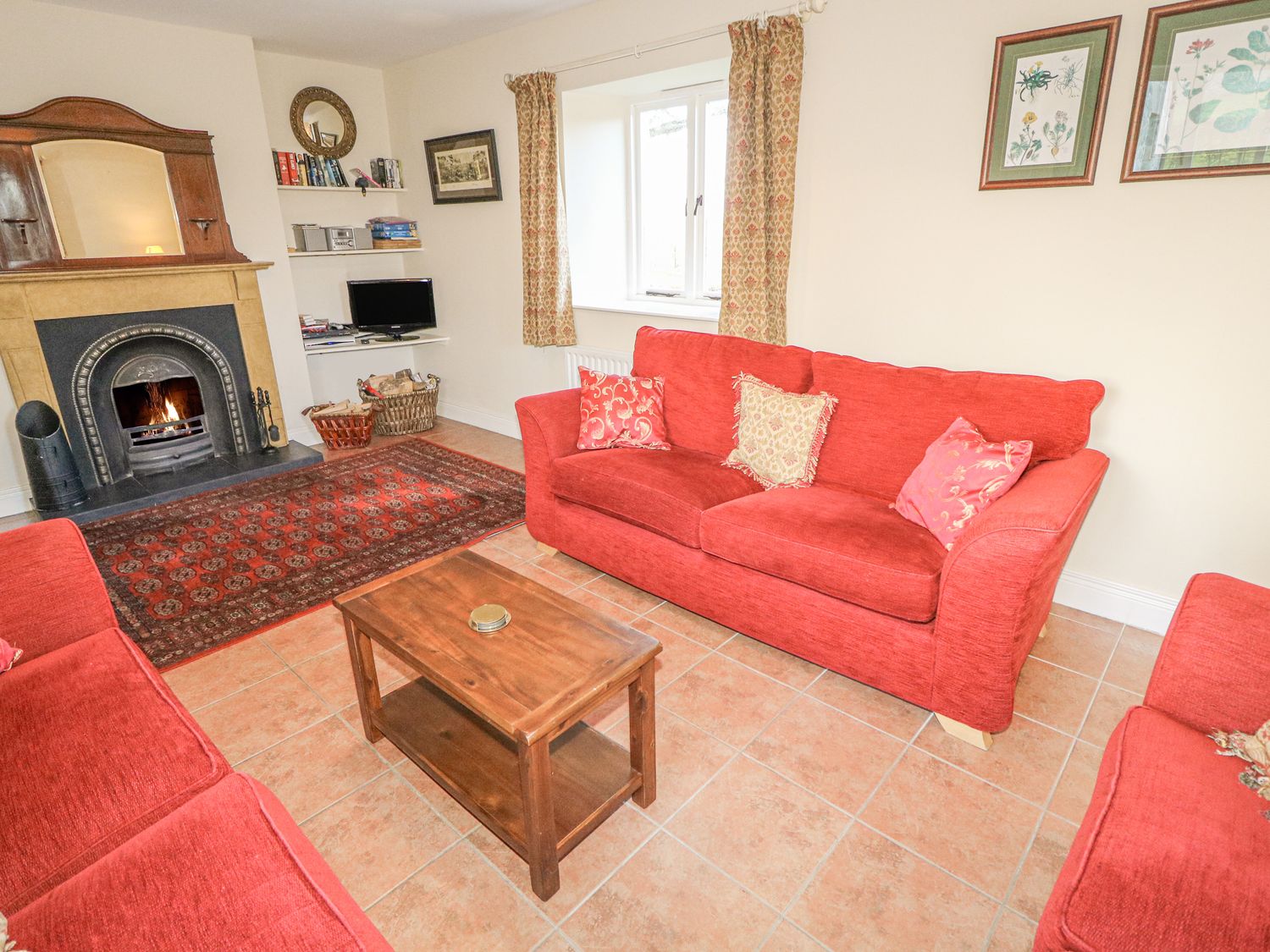 Spacious sitting room with open fire, Goose Cottage